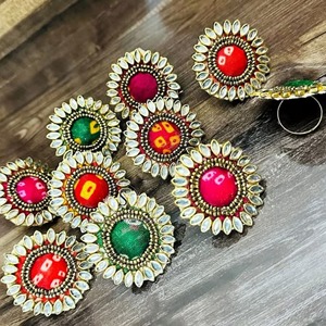 Bagues réglables Kundan élégantes avec impression Bandhani cadeaux de retour en vrac faits à la main pour bijoux de faveur de mariage de demoiselle d'honneur pour la fête - Product Image 1