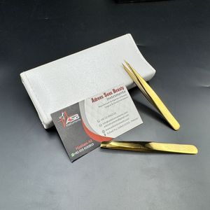 Pince à sourcils plaquée or avec logo personnalisé pointes pointues inclinées en acier durable avec étui blanc - Product Image 6