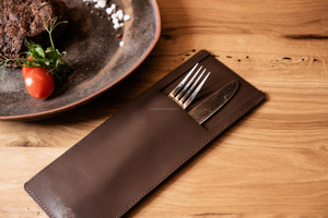 Porte-Couverts Pliable de Luxe en Cuir Véritable Écologique pour Restaurant, Emballage de Couverts Fait Main, Look Élégant LCH-0007 - Product Image 6