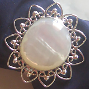 Anillo para Servilletas con Diseño de Concha Marina, Joyería de Concha Marina Plateada, Anillo para Servilletas de Concha Blanca con Perla - Product Image 2