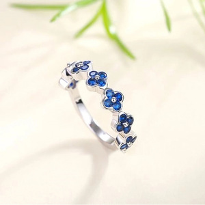 Anello di Fidanzamento Classico con Diamante Sintetico Blu Portafortuna a Forma di Fiore per Donne, Elegante in Ottone per Uso Quotidiano - Product Image 2