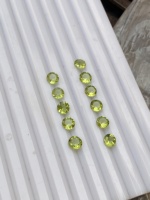Lot de pierres précieuses naturelles de 6 mm en péridot, taille ronde, avec une belle couleur et une bonne qualité de lustre, pour la fabrication de bijoux, 11 pièces.