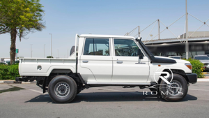 Toyota Land Cruiser LC79 Pickup 2022, 4.5L, 4x4, Diésel, Doble Cabina, 6 Asientos, Rines R18, Aire Acondicionado Manual, Volante a la Izquierda - Product Image 2