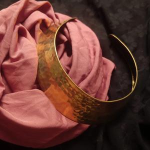 Collar de Gargantilla Tribal de Latón en Espiral Flexible Hecho a Mano, Joyería Étnica Bohemia para Mujer, para Festivales y Uso Cultural - Product Image 2