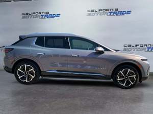 Autos usados con volante a la izquierda y a la derecha en venta 2024 Chevrolet Equinox EV LT LT 4dr SUV con 2LT - Product Image 4