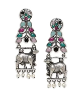 Boucles d'oreilles pendantes en forme de vache, finition argentée oxydée, style bohème ethnique vintage unique, pour femmes, à porter au quotidien ou pour des occasions festives - Product Image 2