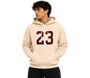 เสื้อฮู้ดดี้ผู้ชายสีแดงเลือดหมู พิมพ์ลายหมายเลข 23 กระเป๋าหน้า ทรงหลวม สวมใส่สบายสำหรับฤดูใบไม้ร่วง ผลิตจากผ้าซาตินใยไผ่ 100% กันลม แห้งเร็ว - Product Image 4