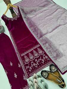 Ensemble Kurta pour femme en velours de viscose lourd moderne avec broderie et sequins - Tenue de mariage/fête/décontractée - Product Image 4