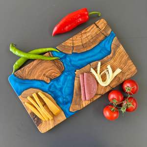 Planche à découper en bois de résine multicolores, surface lisse et polie, idéale pour la préparation alimentaire hygiénique. - Product Image 1