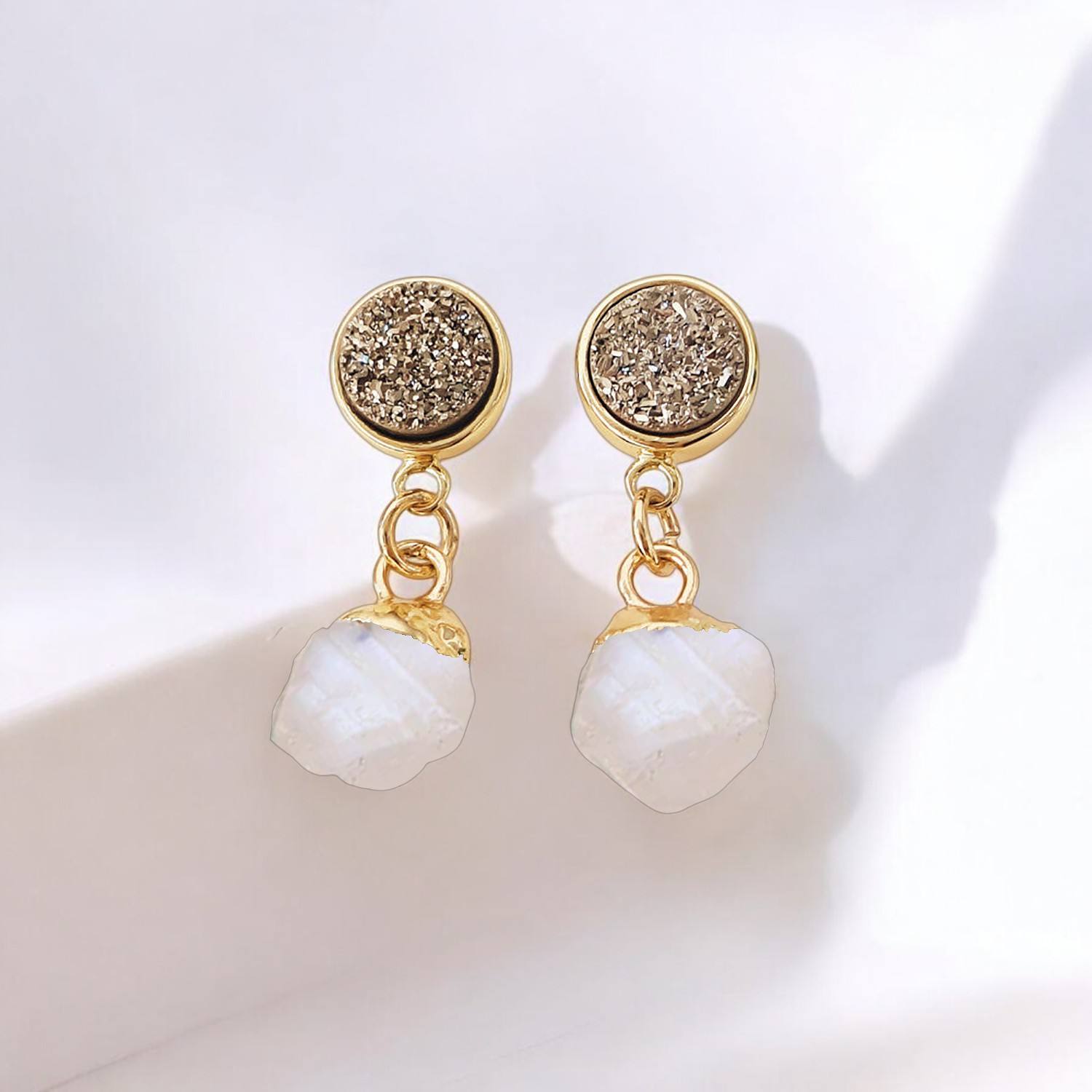 ดรูซี่กับมูนสโตนสีรุ้ง