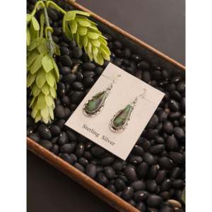 Pendientes Colgantes Hechos a Mano en Plata de Ley y Turquesa Negra Estilo Navajo con Forma de Gota de Agua - Product Image 4
