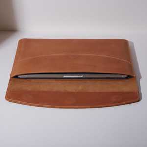 Funda clásica de cuero genuino para portátil, duradera, diseño Retro hecho a mano para viajes de trabajo y profesionales de oficina - Product Image 4