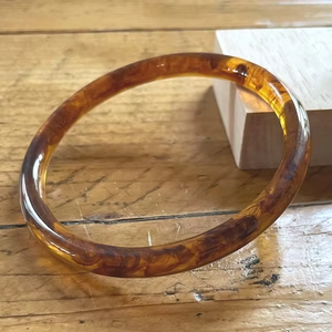 Bracelets en résine traditionnels écologiques de qualité supérieure pour femmes, finition brillante, bracelets faits à la main, vente en gros de bijoux - Product Image 1