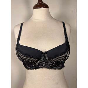 Soutiens-gorge rembourrés en dentelle néon noir - Product Image 4