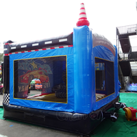 Château gonflable commercial sur le thème des voitures de course pour enfants, avec motif de voiture de course, aire de jeux extérieure