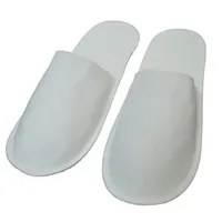 Modèle non tissé de base blanc de pantoufle jetable économique économique pour une utilisation à haut volume dans les cliniques et les hôtels