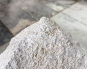 La pyrophyllite de qualité supérieure est utilisée dans les supports en caoutchouc anti-vibrations spécialisés, améliorant ainsi la rigidité et la résistance à la fatigue de manière fiable. - Product Image 2