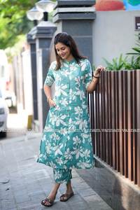 Designer Exclusif Beau Heavy Jaipuri Imprimé Coton Tissu Moderne Salwar Kameez Co-Ord Ensemble pour les Fêtes - Product Image 5