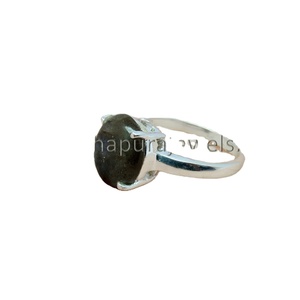 Anillos Clásicos de Plata de Ley 925 con Cruz Cristiana y Labradorita Azul de Shri Ashapura Jewels, Hechos a Mano - Product Image 1