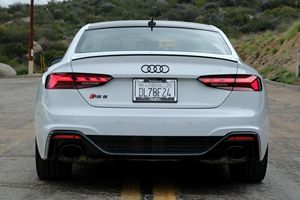 Coupé RS5 2024, V6 biturbo de 444 ch, carbone noir optique et packs Dynamic, non modifié - Product Image 2
