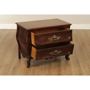 Mesita de noche de caoba maciza de estilo francés hecha a mano | Mesa de reproducción antigua adornada de 2 cajones con asas de latón | Expert - Product Image 5