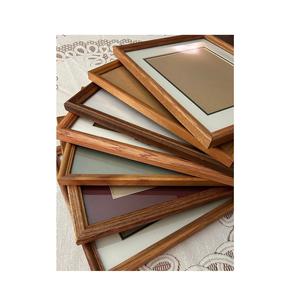 Marco de fotos de madera rústico hecho a mano para decoración de pared de casa de campo con textura envejecida y construcción sólida - Product Image 6