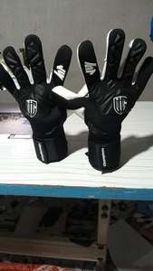 Gants de gardien de but de football de conception récente, latex allemand, 4 mm d'épaisseur, haute qualité, équipement d'entraînement personnalisable - Product Image 3