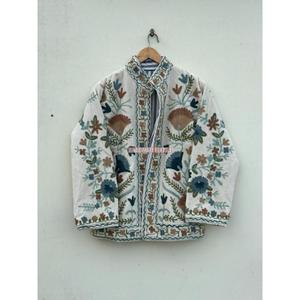 Veste d'hiver en velours brodée à la main Suzani, tendance indienne, pour femmes, veste courte Suzani, taille unique, veste courte matelassée - Product Image 3