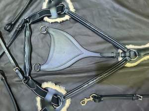 High Quality Brown <b>Harness</b> Breastplate for Horses 5-Point <b>Leather</b> Fur Skin with Standard Steel Fittings - Product Image 2