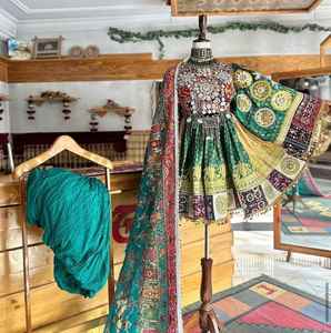 2025 robes Vintage afghanes de qualité supérieure pour femmes filet de soie respirant vêtements traditionnels quantité en vrac robes Vintage afghani - Product Image 2