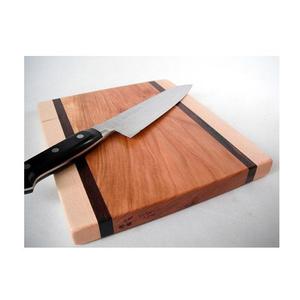 Eleve la estética de su cocina con esta llamativa tabla de cortar de madera hecha a mano hecha de madera dura oscura de grano rico - Product Image 3