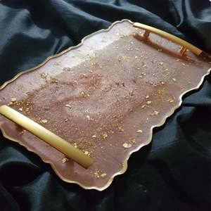 Plateau de service élégant en résine design artisanal parfait pour les fêtes élégantes décor festif et intérieurs de maison modernes - Product Image 1