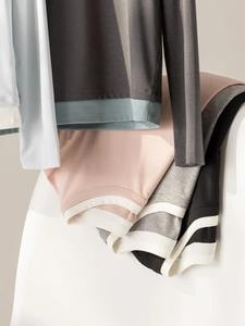 Camisetas de Jersey Cómodas para Mujer, Mezcla de Seda y Viscosa, Cuello Redondo, Manga Larga, en Negro y Gris, Estilo Casual para Primavera y Otoño - Product Image 5