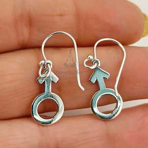 Männliche Symbol-Ohrringe aus 925 Sterling Silber: Handgefertigter LGBTQ Pride Hängeschmuck - Product Image 3