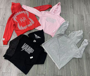 Sudadera con Capucha Corta y Holgada de la Marca Streetwear, con Pedrería, Estilo Cut and Sew, 100% Algodón, Corte Cuadrado, Dobladillo sin Rematar, para Hombre - Product Image 1