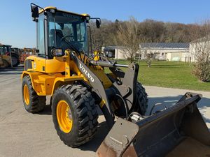 Cargadora de ruedas Volvo L30G nueva/usada con transmisión manual. Horas de operación: 3,448 horas. - Product Image 2