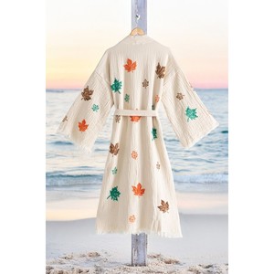 Bata de algodón 100% orgánico Varol para mujer con cuello tipo kimono, transpirable y cómoda, de tela gofrada para invierno, con logo personalizado y estampado de otoño. - Product Image 4