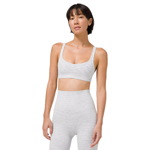 Ensemble de yoga athlétique personnalisé pour femmes, haut moulant confortable et respirant, pantalon solide tissé, équipement de yoga extensible et confortable - Product Image 1