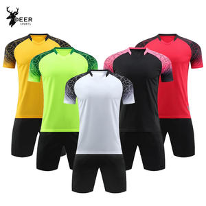 DEERSPORTS OEM abordable de haute qualité jaune personnalisé ensemble d'uniformes d'équipe de football pour hommes maillot de football - Product Image 5