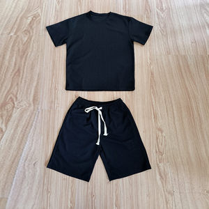 เสื้อยืดลายกราฟิก2ชิ้นสำหรับผู้ชายยิมเสื้อวอร์มกางเกงขาสั้นพิมพ์ลายโลโก้ฤดูร้อนซีดจาง - Product Image 1