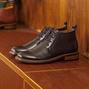 Bottes marron de luxe montantes avec surface imperméable et doublure anti-odeur pour le froid et les occasions formelles - Product Image 3