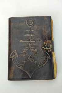 Carnets en cuir de buffle faits sur mesure, avec des motifs uniques faits à la main pour un style robuste et une expression personnelle durable. - Product Image 2