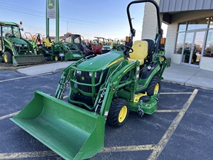 Tractor Utilitario John Deere 1025R con Motor Diésel de Tracción Delantera (4x4), Motor Turbo, Bomba Hidráulica Doble, Caja de Cambios, Motor Probado en Alemania - Product Image 3