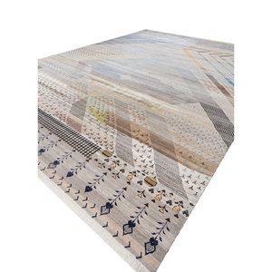 Tapis géométrique gris et noir Freedom Manchaha en laine et soie de bambou noué à la main, technique de tissage plat pour salon - Product Image 2