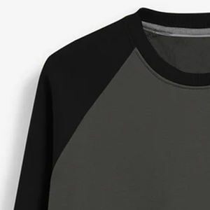 Sweat à capuche bicolore personnalisé pour femmes de qualité supérieure à manches longues style sport décontracté avec manches noires et corps gris pour l'hiver - Product Image 3