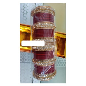 Chuda de mariée rouge à l'exportation avec détails en or, parfait pour les rituels de mariage, disponible à un prix abordable depuis l'Inde - Product Image 4