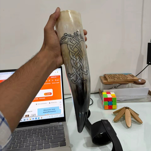 Corne à boire viking 100% naturelle de bonne qualité, faite à la main, avec support en cuir véritable au toucher, élégante, durable, décoration de mariage et de maison - Product Image 1