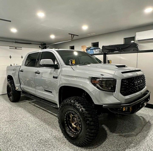 SUV TRD Pro 5.7L V8 d'occasion en excellent état, intérieur clair, conduite à droite/gauche - Product Image 1