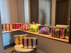 Bolsas DE ASEO cosméticas con cremallera reutilizables ecológicas recicladas de nailon, bolsa de mano de playa de viaje a rayas personalizada, etiqueta con logotipo, pedido al por mayor - Product Image 2