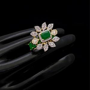 Hermoso anillo elegante con acabado Dorado de la mejor calidad a la moda para la función y la colección de ropa de boda para fiestas para mujeres y niñas - Product Image 1